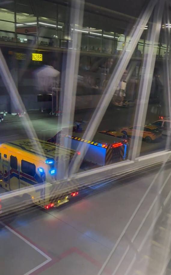 國泰航空尼泊爾抵港客機連續兩日疑集體食物中毒，多人報稱不適。(T@sonyafock)