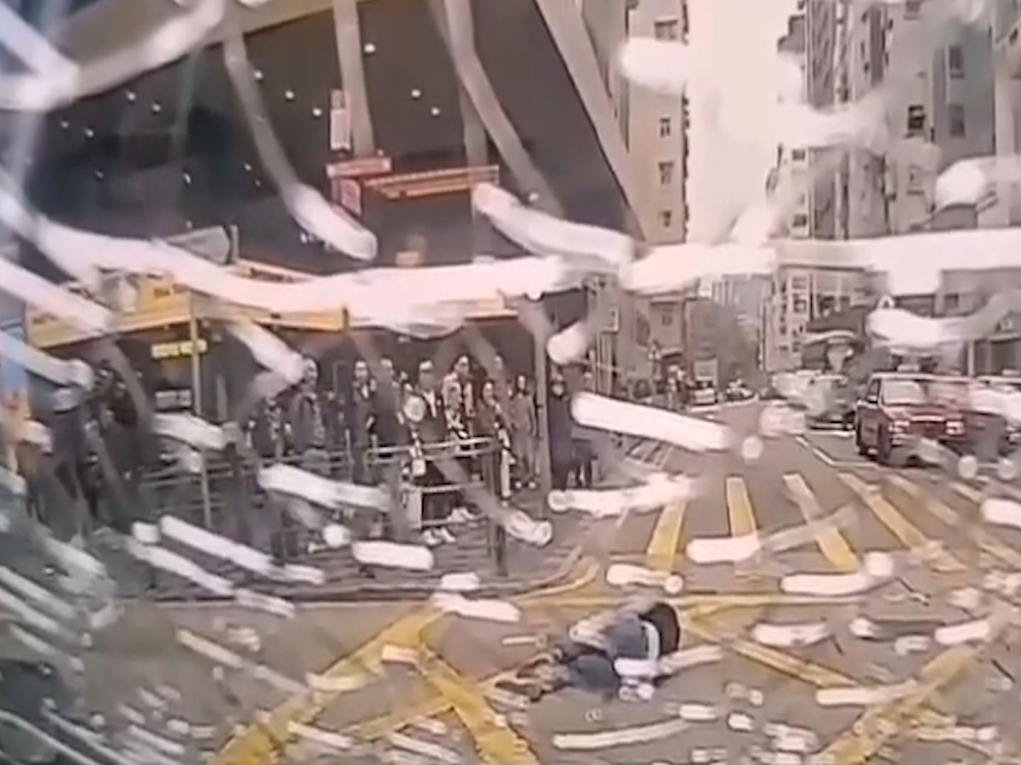 佐敦16歲單車騎手突過馬路遇車禍