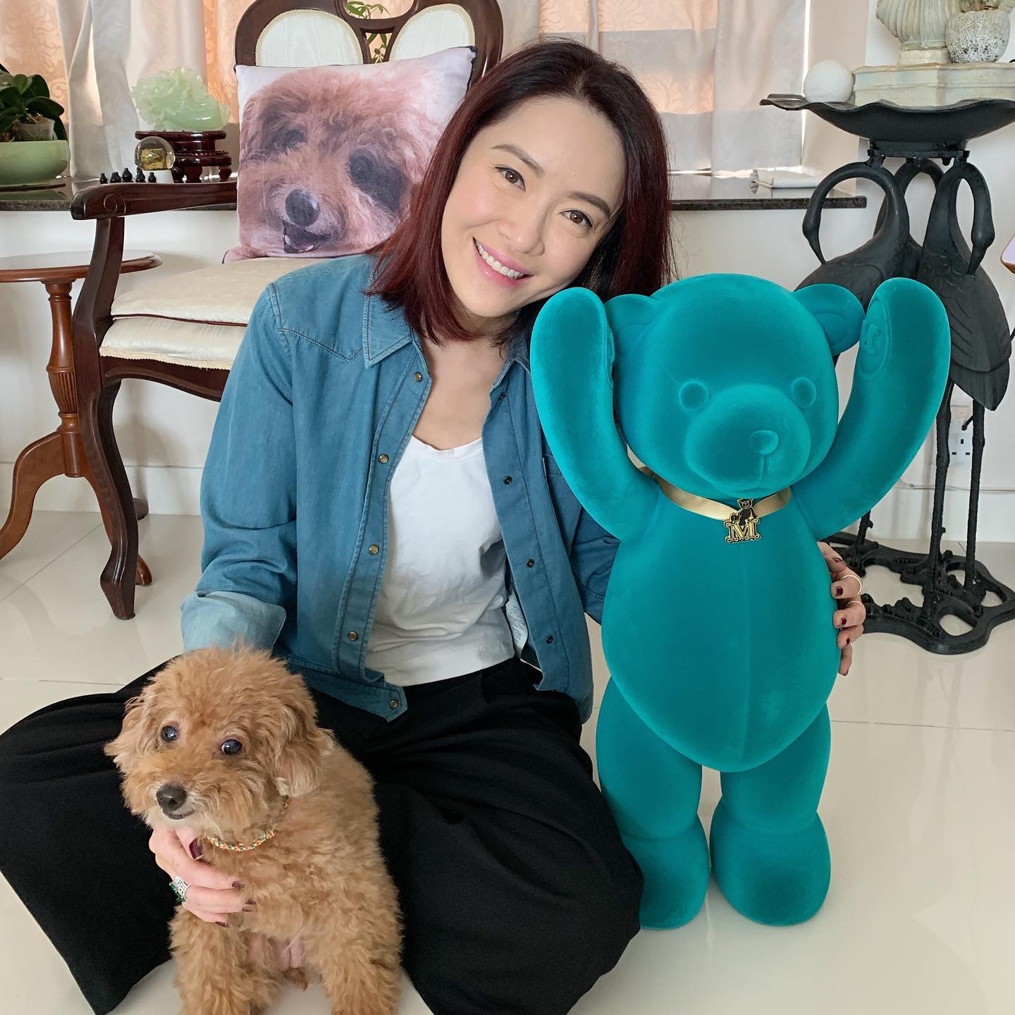 Anne首次為J2擔任主持