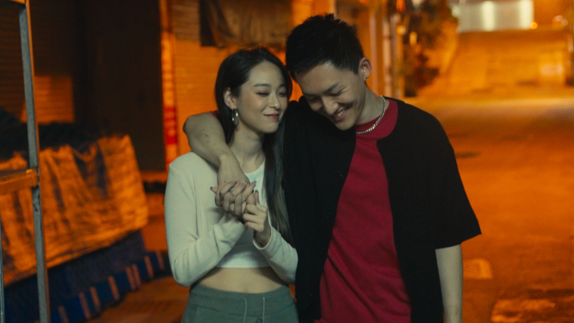 佩男踢爆康聰緊張爆汗，康聰大汗到整到佩男塊面濕晒，成面都係康聰啲汗。