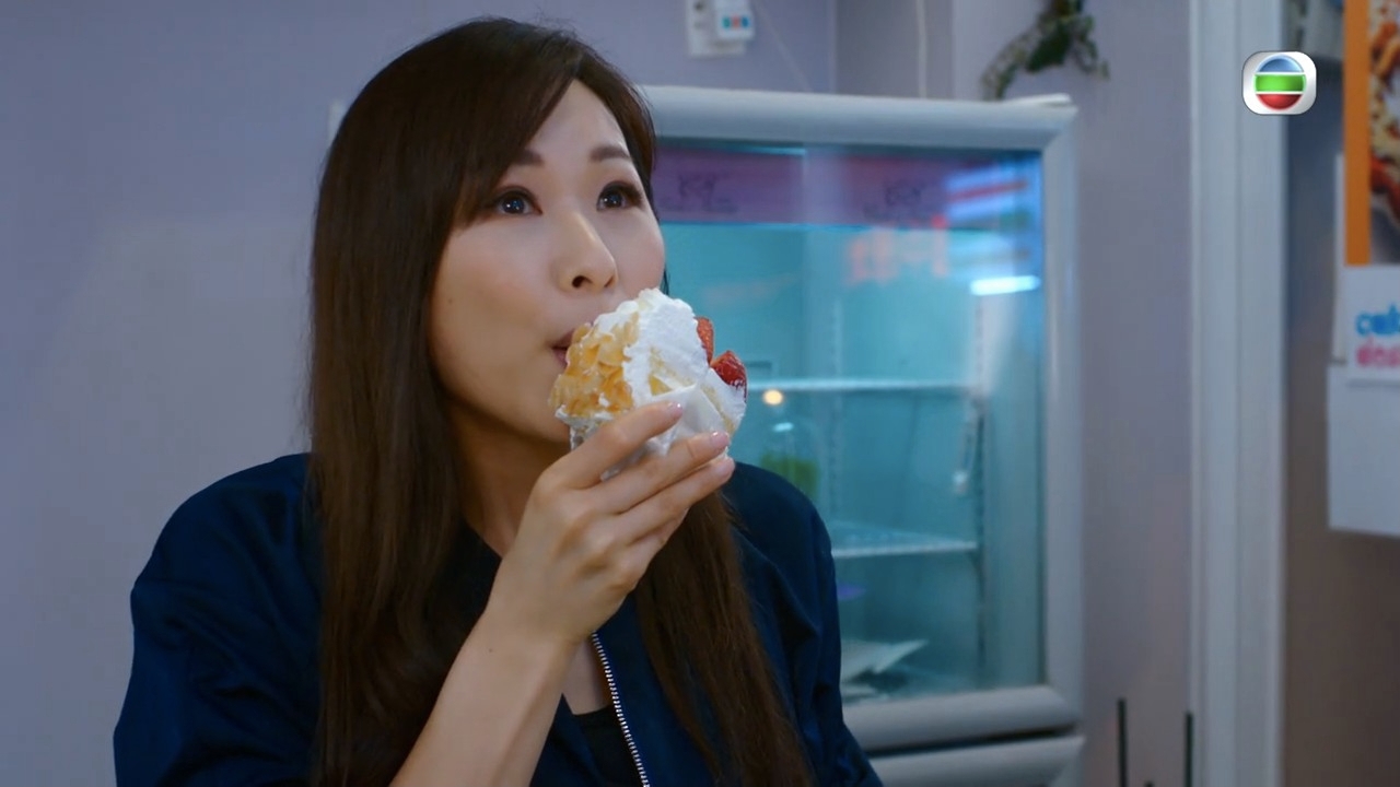 趙希洛食 cake look 好甜美。