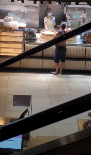 阿叔大鬧唐記包點怒斥「無叉用」　找店員晦氣被商場保安KO