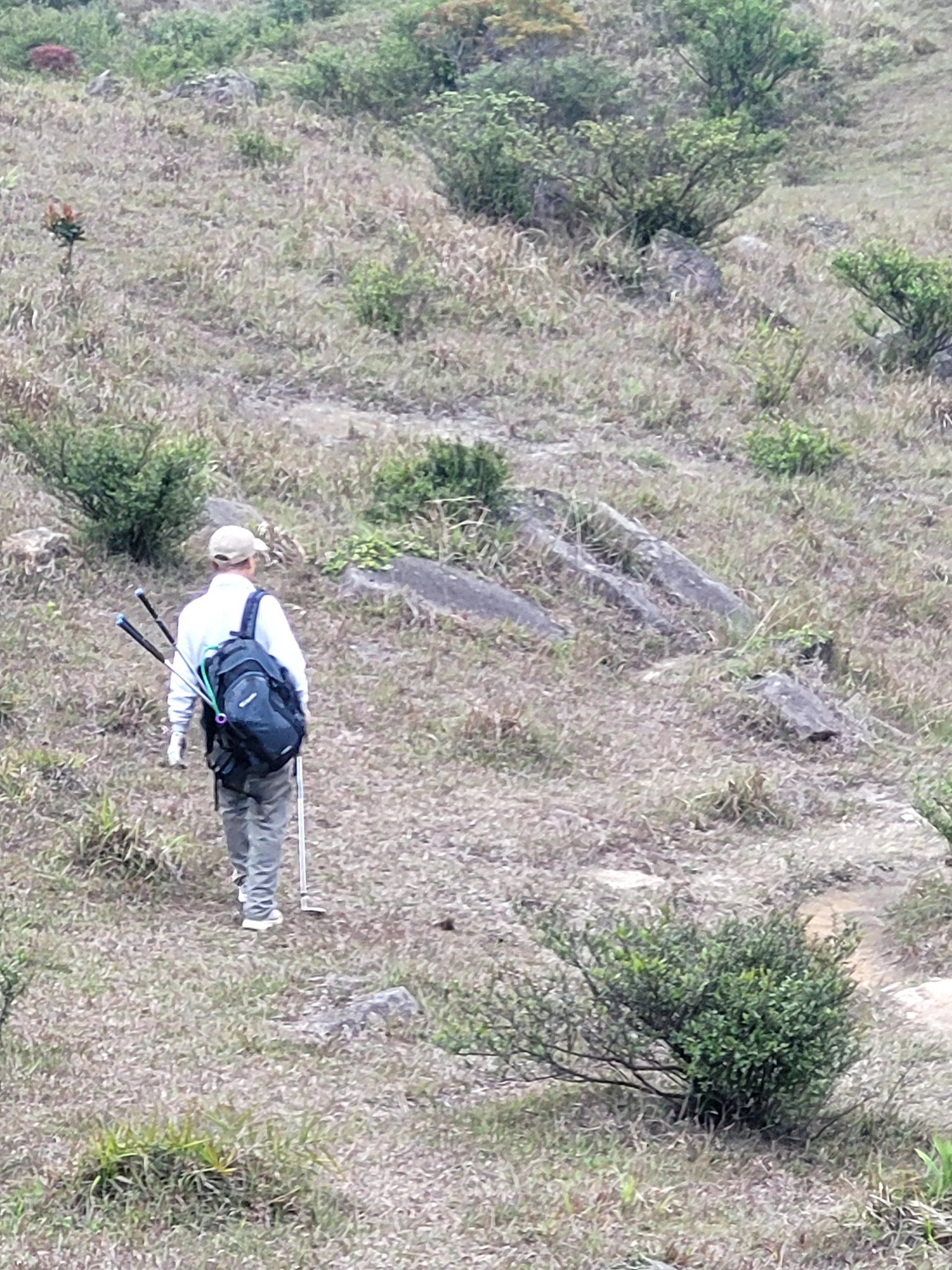 香港山頭變哥爾夫球場　行山人士好心提醒「小心打到人」反被罵