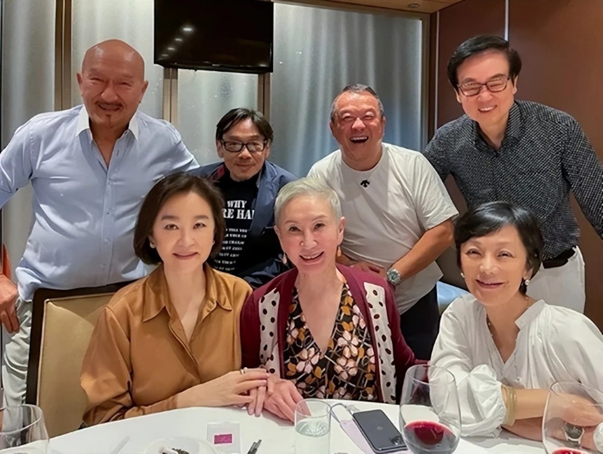 石天於2021年因癌症病逝，為悼念故友，施南生相約新藝城兩位巨頭麥嘉及黃百鳴，泰迪羅賓、曾志偉、張艾嘉聚餐。