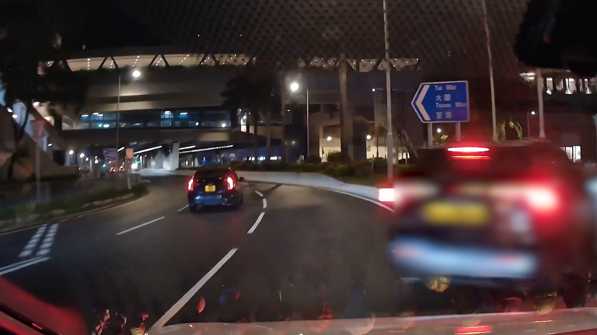 車Cam直擊｜大圍螺旋處私家車強行切線　涉事車主仲疑扔石仔「抗議」