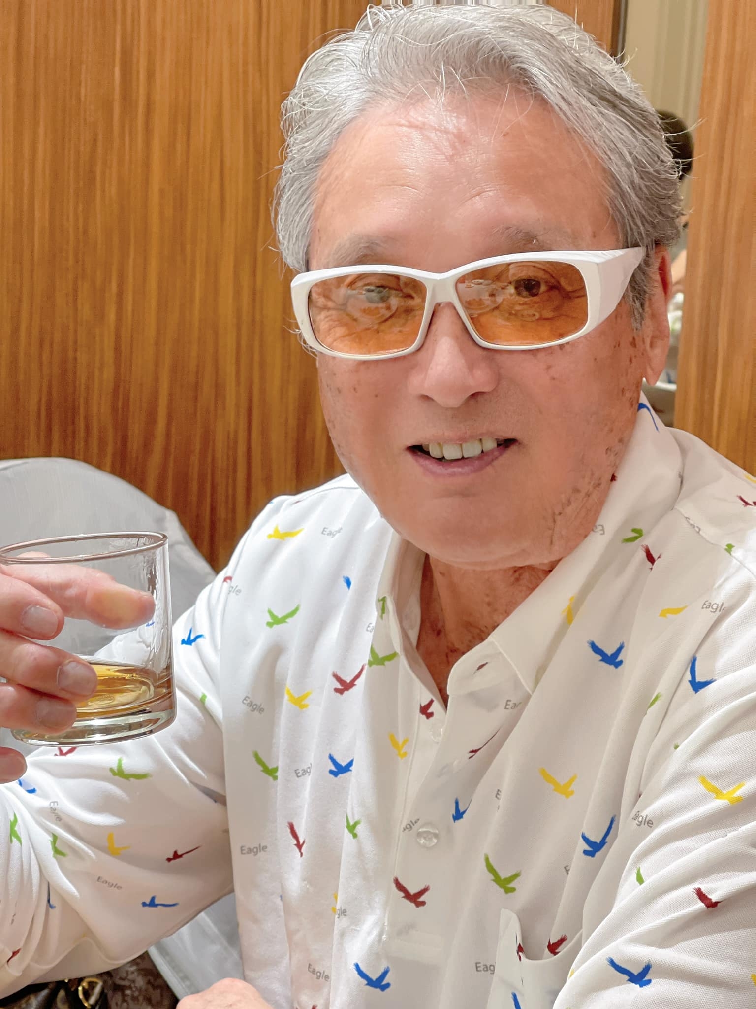 邵氏影星RE-U丨胡楓姜大衞約胡錦見面話當年 凌波與秦祥林敘舊變小型簽名會 - 東張+