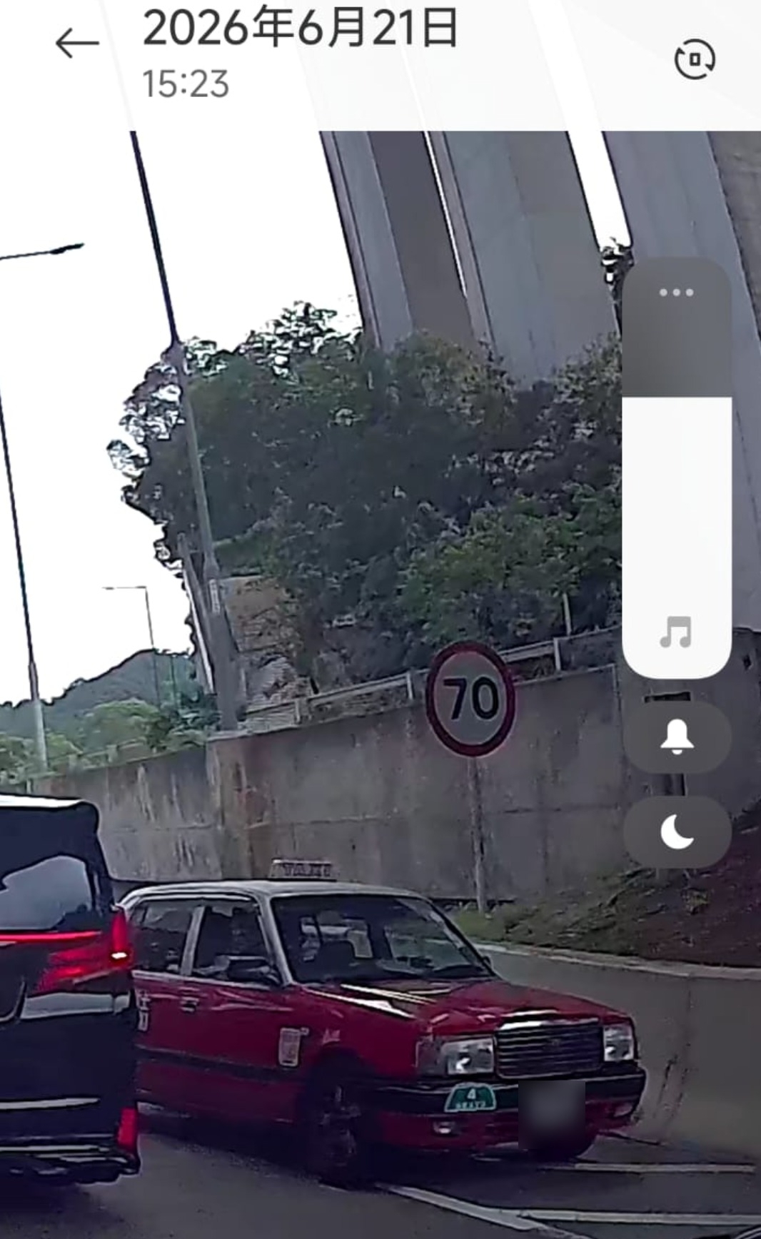東張西望報料｜紅的汀九「逆線行駛」　迎面車輛險象環生　觀眾：車上載客照衝