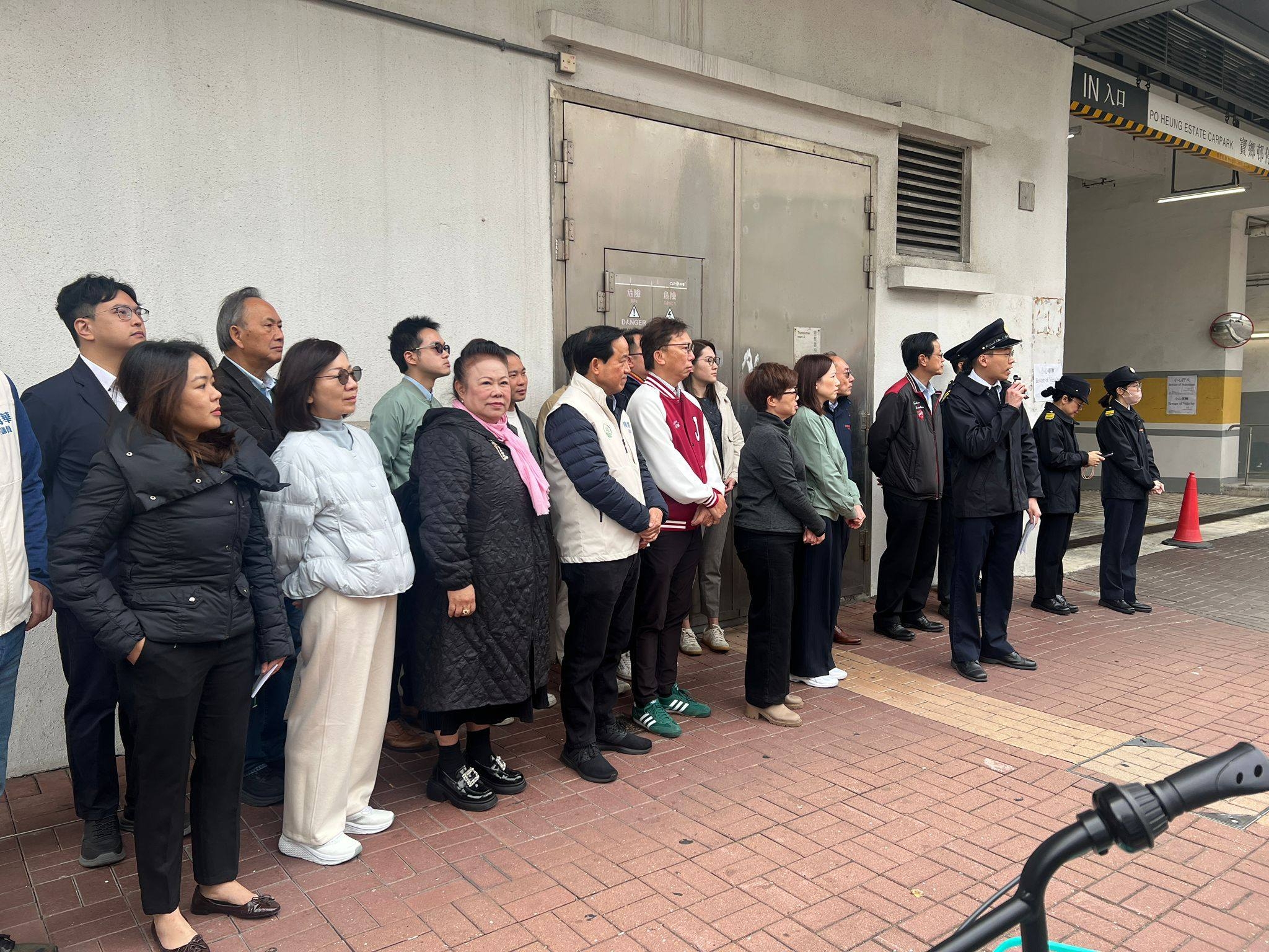 新年2026｜黃碧嬌現身大埔伙食環署「洗邋遢」派清潔包。 (FB＠大埔區議員陳笑權)