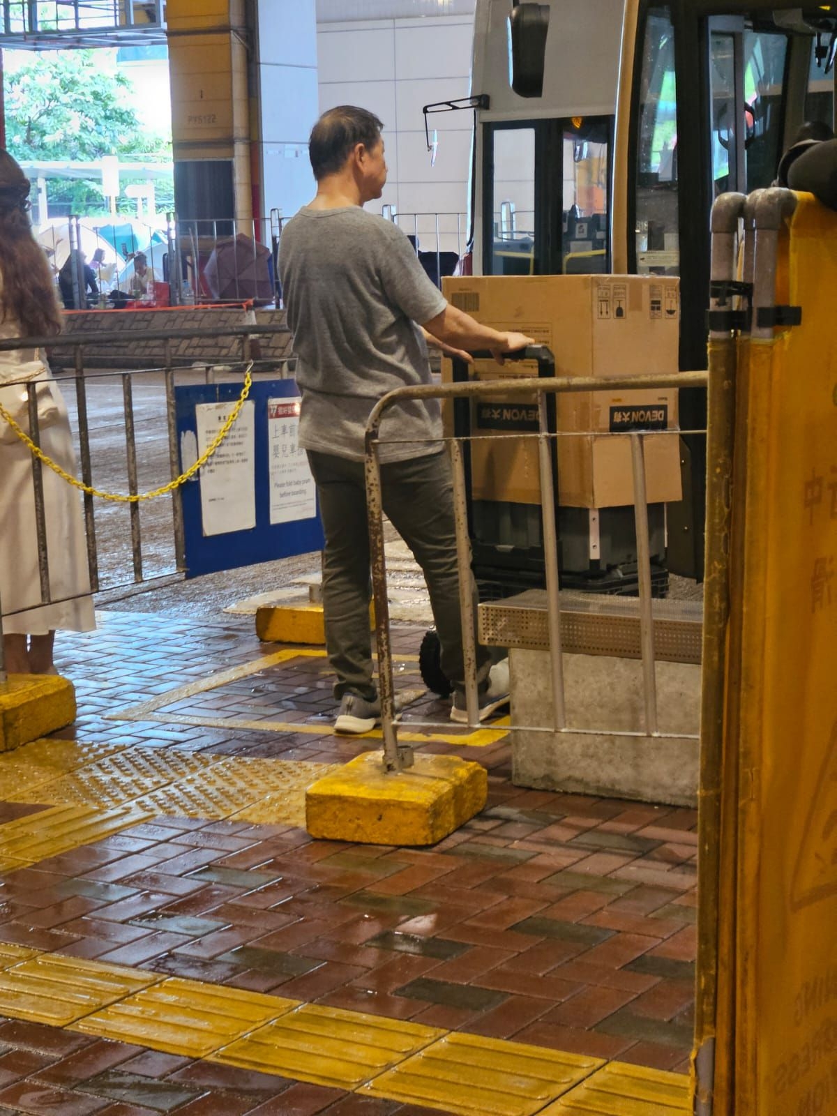 大埔大叔當巴士「運貨車」被拒乘車