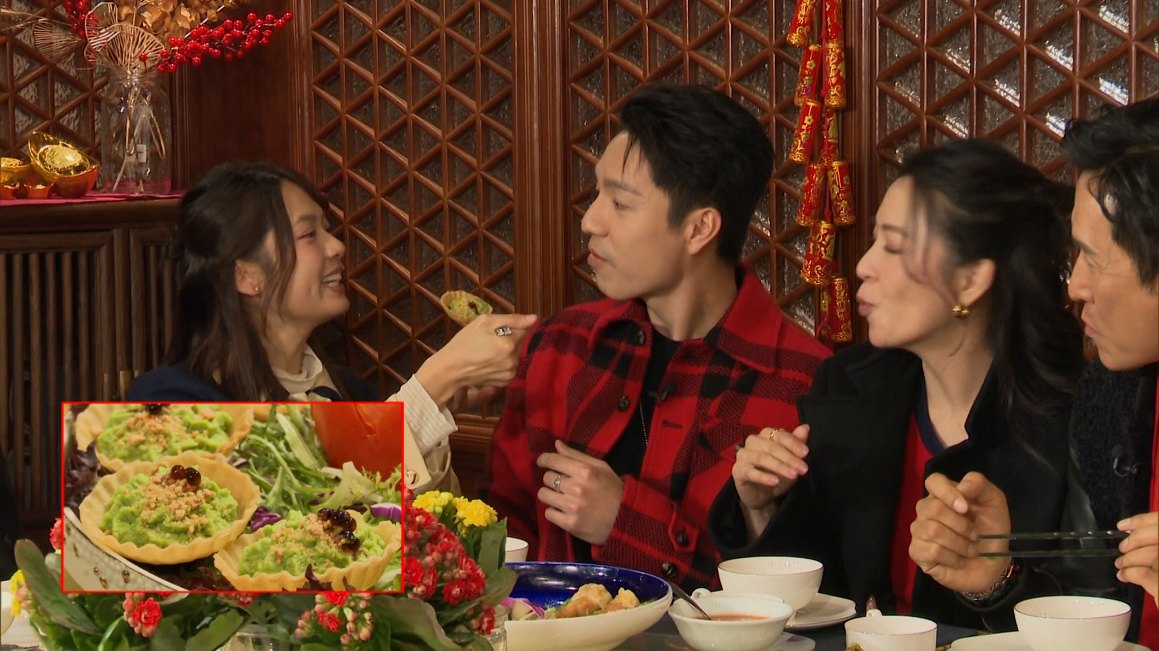 為了迎接結局篇，一眾演員聚首品嚐意頭十足的素食料理。