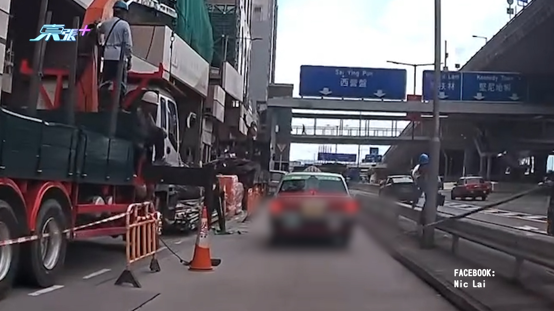 車Cam直擊｜干諾道西棚架「天降竹支」的士慘中招　好彩無插穿玻璃