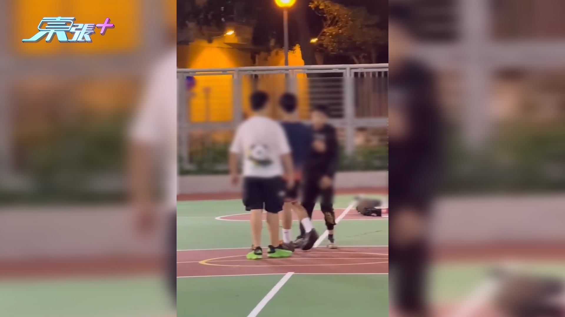 球場MMA｜兩少年動武糾纏倒地　一人「出刀」一人戴「鐵蓮花」(FB@車cam L（香港群組）／Billy Chan)