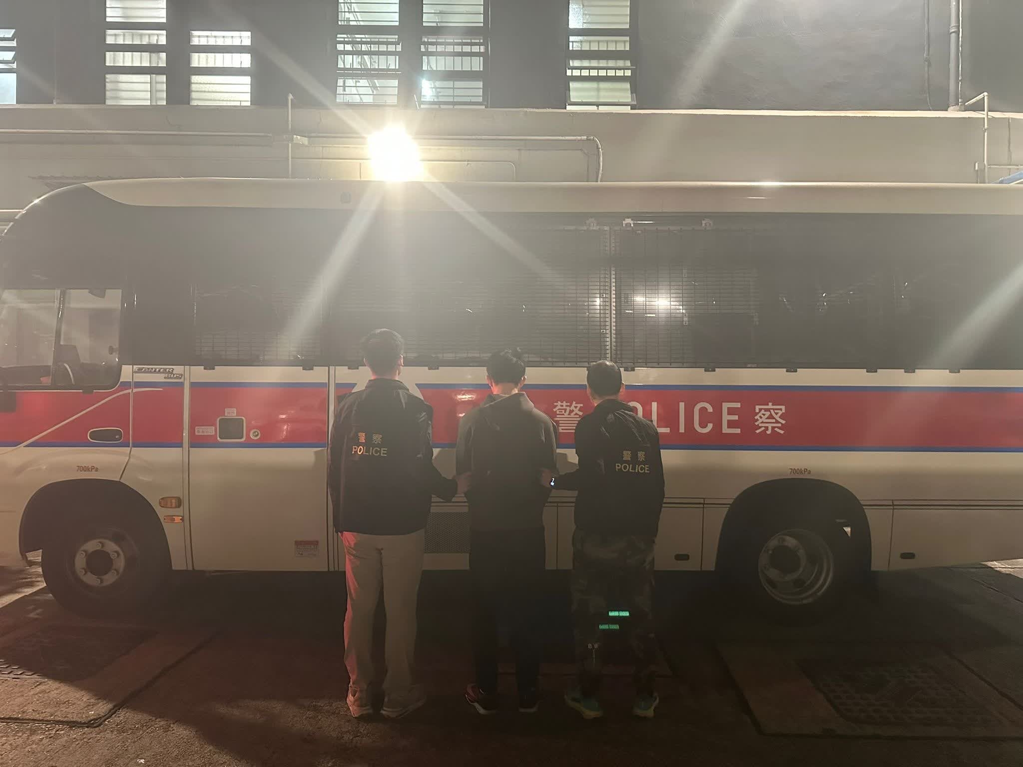 警方拘捕一名18歲姓林本地男子，涉嫌「販運危險藥物」，他現正被扣留調查。 （警方圖片）