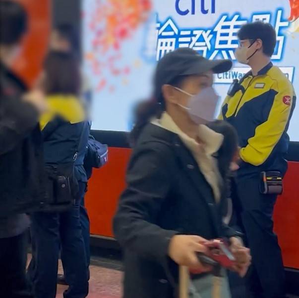 港鐵查飛再有風波惹爭議！男子站內拒查票遭6職員𥄫實