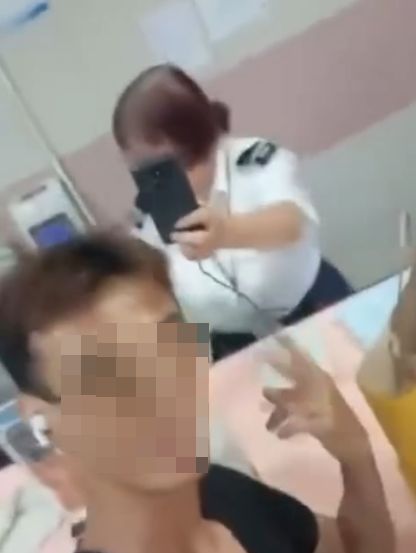 翠屏邨公屋女保安揈毛巾追打外賣員