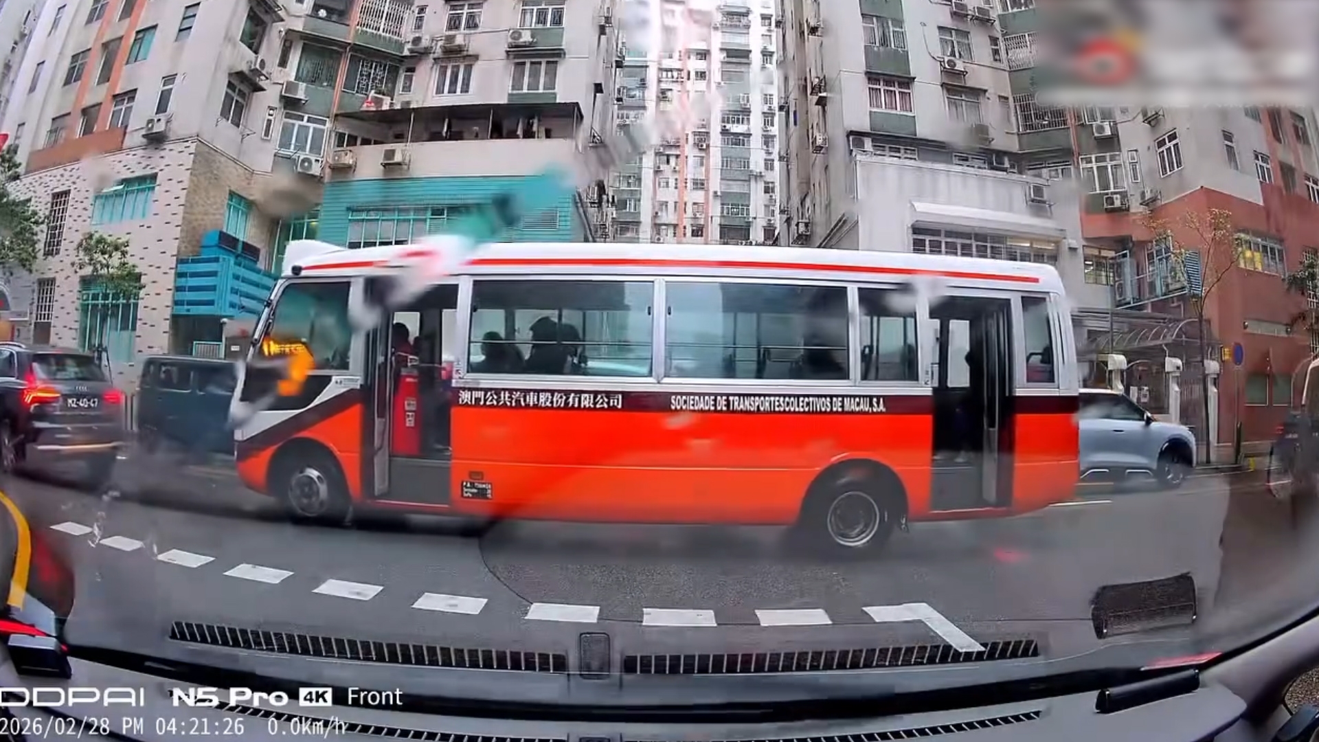車Cam直擊｜澳門載客巴士行車「不關門」　澳巴：提前將有關日本型號車隊退役