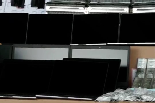 海關檢獲大批走私貨物。（海關Facebook直播截圖）