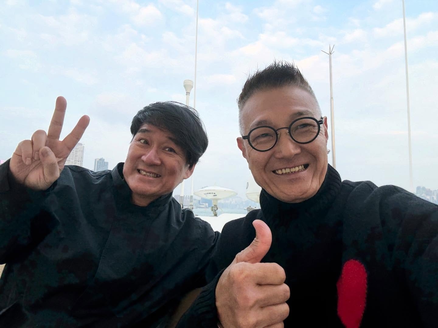 盧惠光以私人遊艇接待 與周華健到南丫島歎海鮮 - 東張+