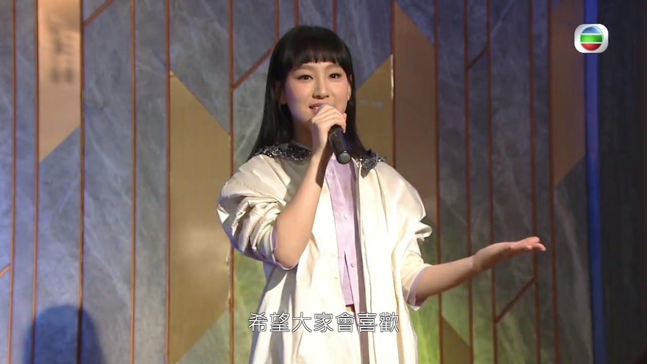 Gigi深情演繹個人作品《好想約你》。