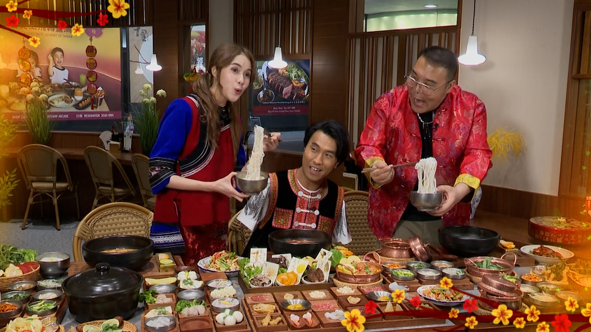 大年初一，鄧凱文帶著《中年好聲音3》孖寶劉洋、李金凱在香港吃正宗雲南菜。