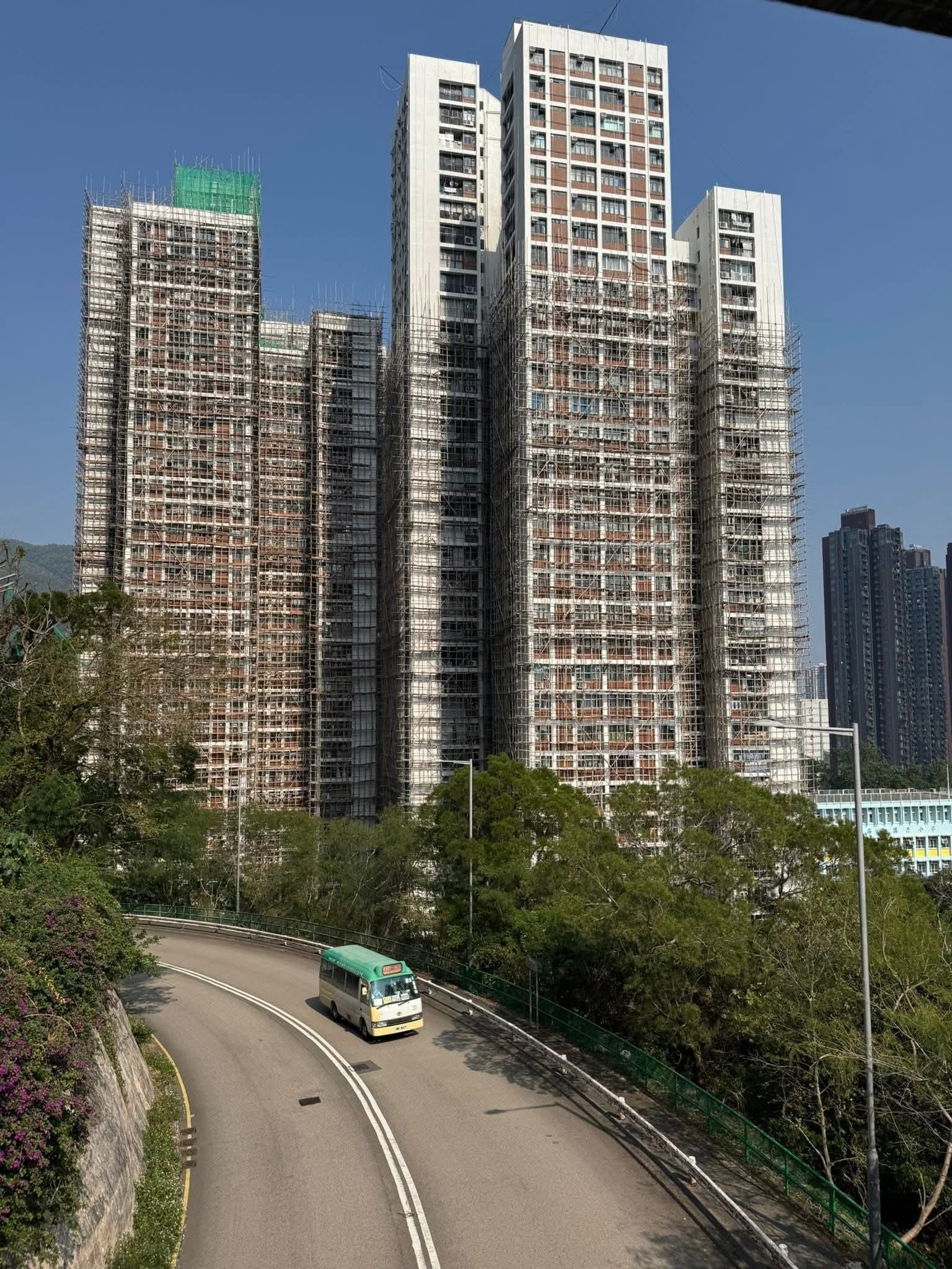 穗禾苑正拆除棚網。（Facebook圖片／穗禾苑街坊會） 