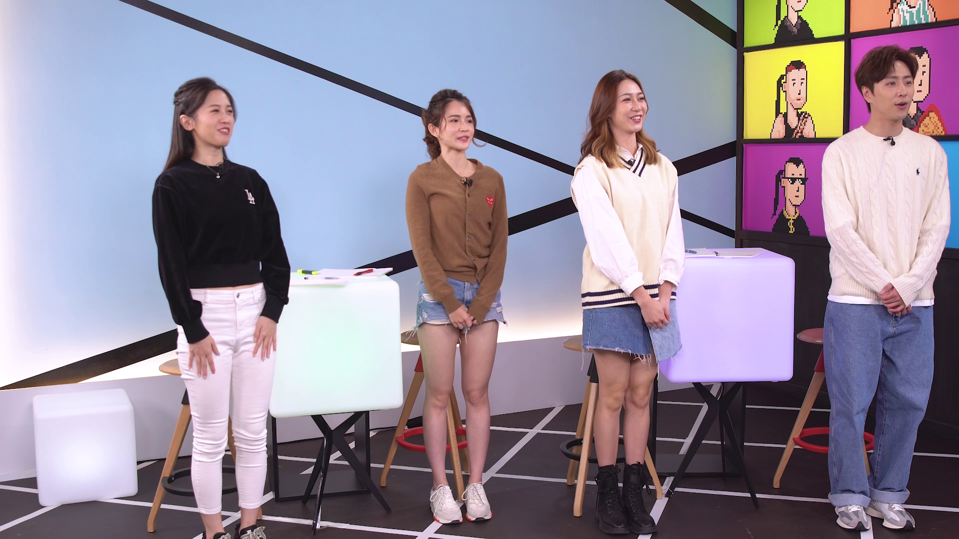（左起）Carmaney 、Doniven 、Carmen同Amber認真上堂學術數。