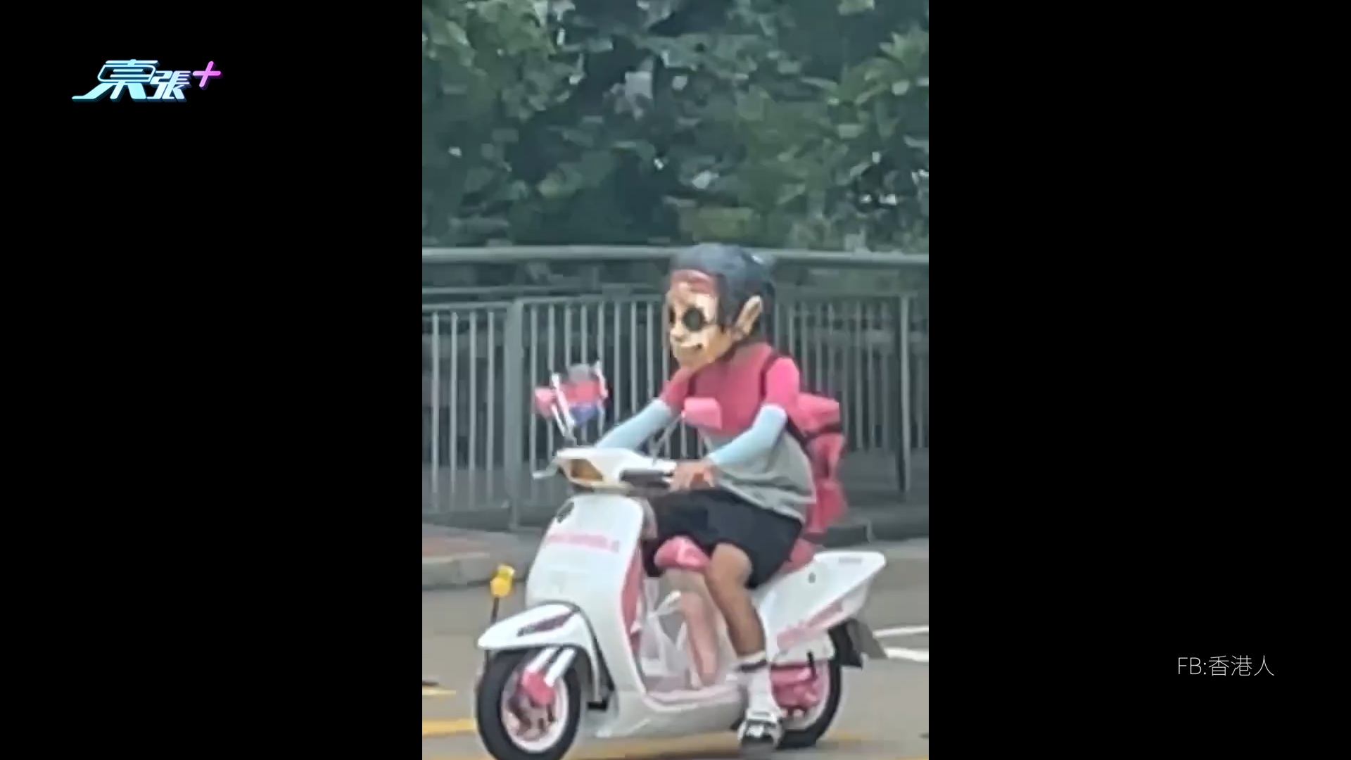 香港鐵騎士戴公仔電單車頭盔惹熱議　網民質疑頭盔不合法