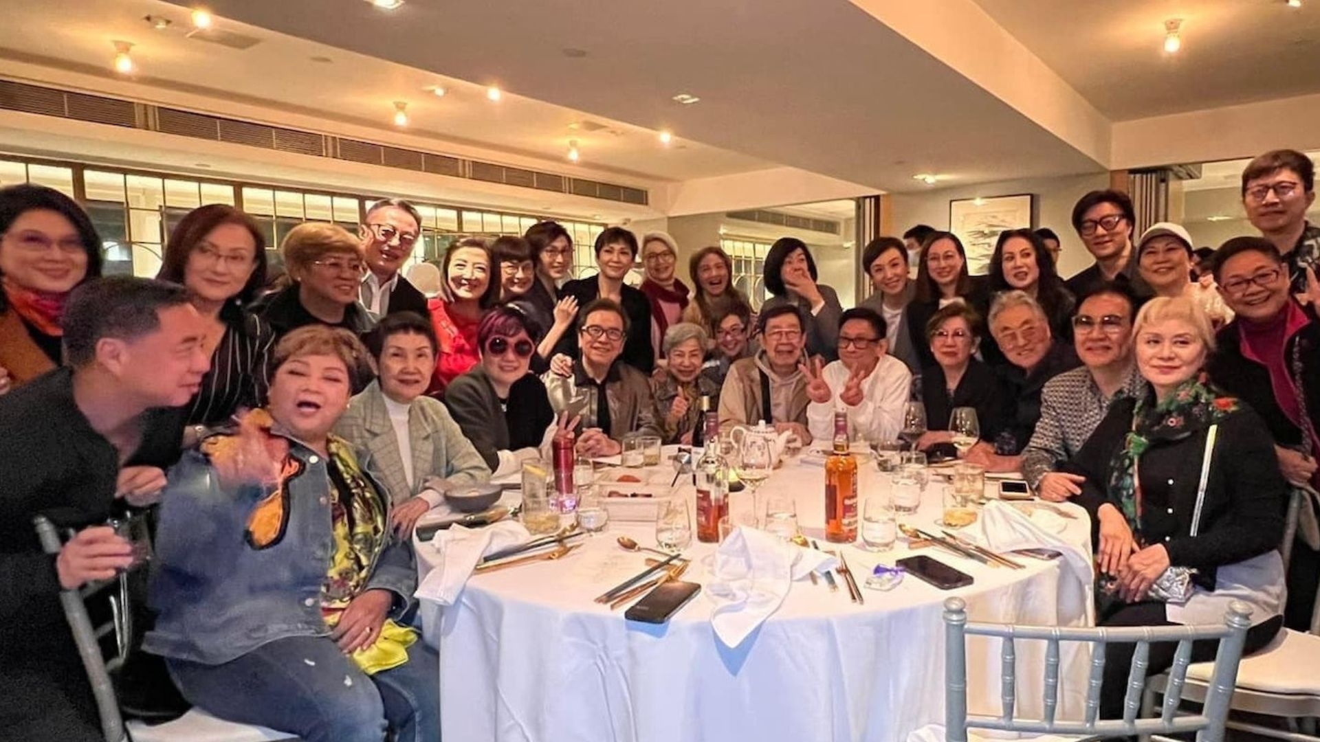 呢日連炎輝舉行生日宴，獲影視界前輩們雲集