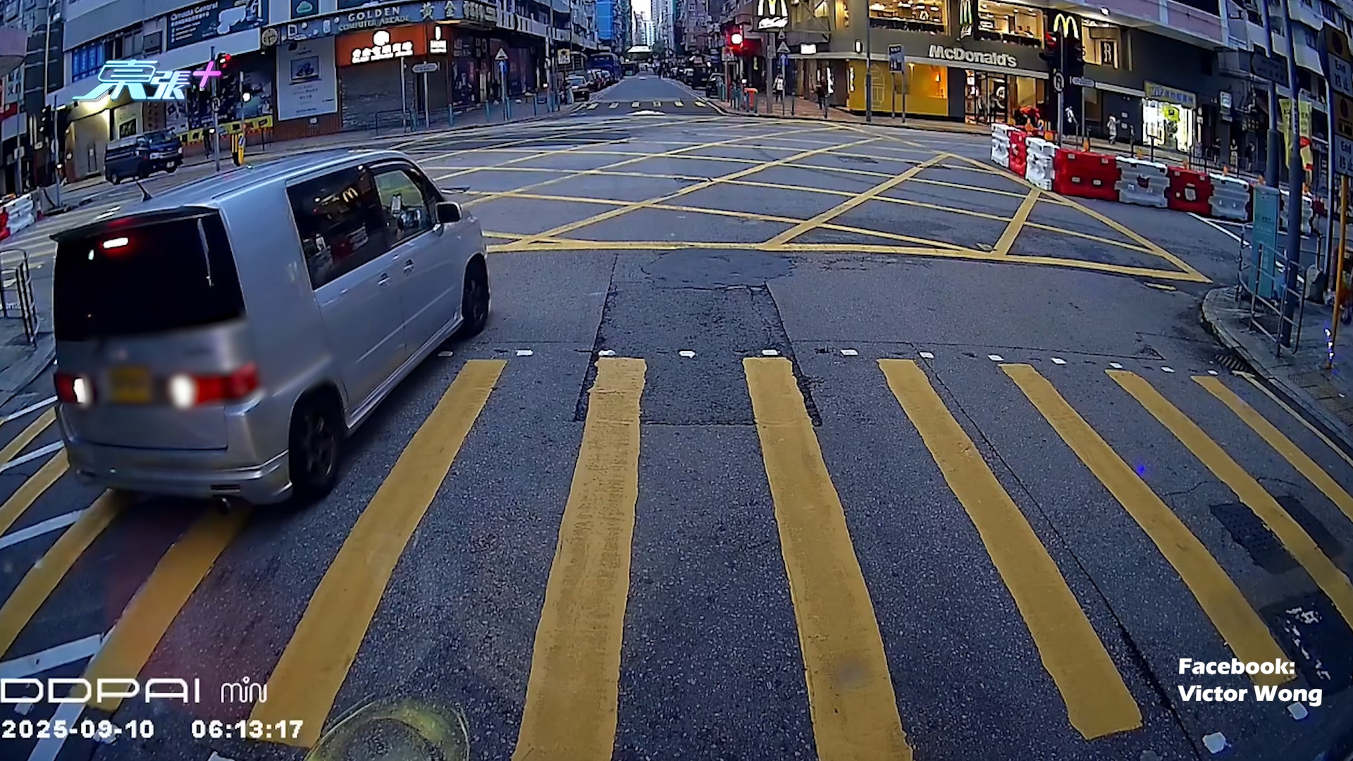 車Cam直擊｜深水埗「馬路炸彈」亂駛黃格來回穿梭　紅燈倒車仲要漠視行人