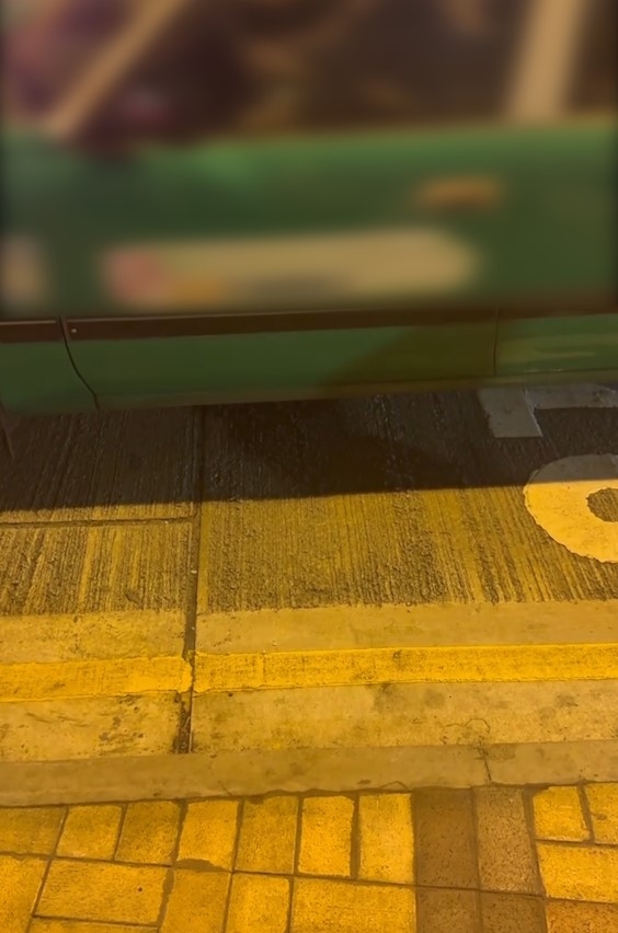 綠的司機勁誇張路邊自瀆遭拍下　被嘲「無車牌但有飛機牌」 (Threads@jimmy_0524.0524)