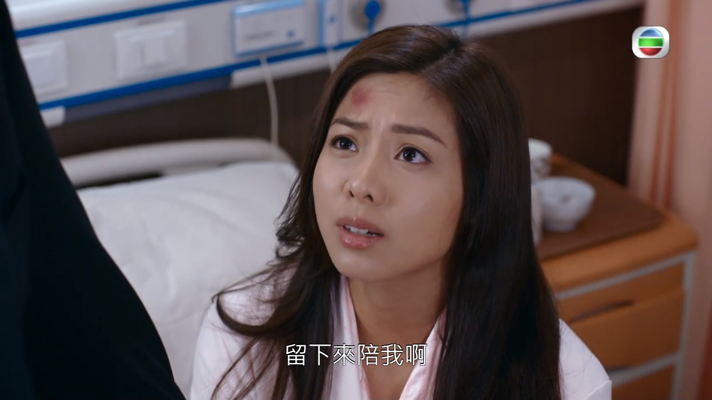 Emma仲楚楚可憐要求日正留低陪佢。