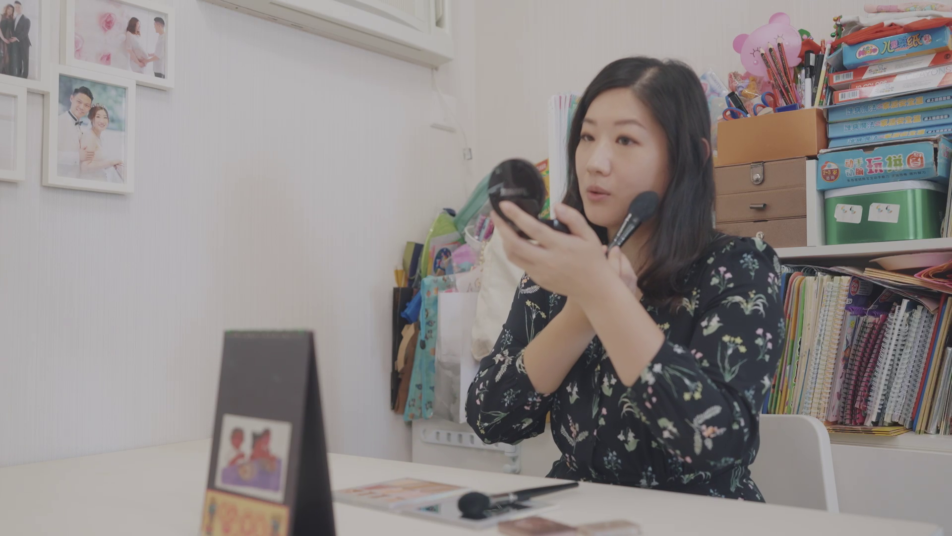 Ashley悉心打扮跟老公拍拖。