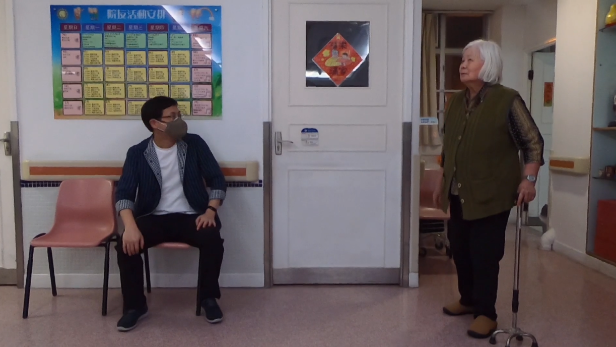 呢位係被姑娘封做「可愛夜更保安」嘅玉嬋婆婆！