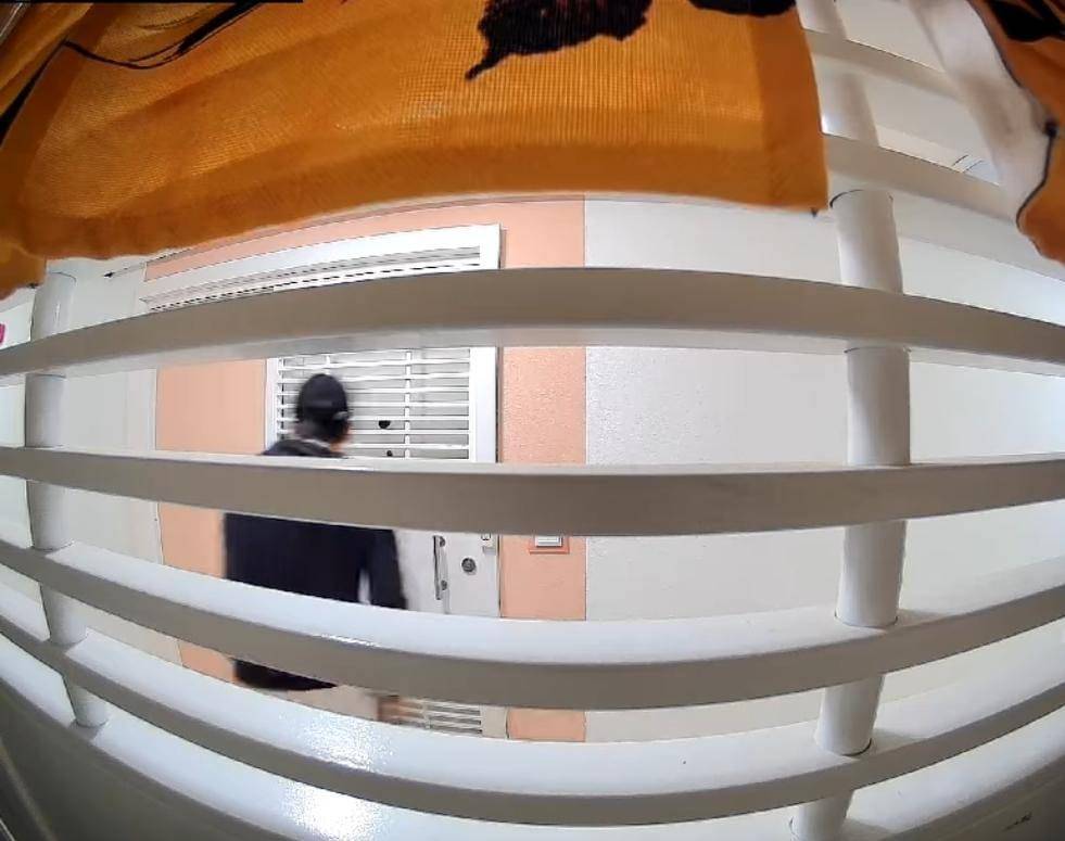 皇后山邨單位遭「踩線」。(FB)