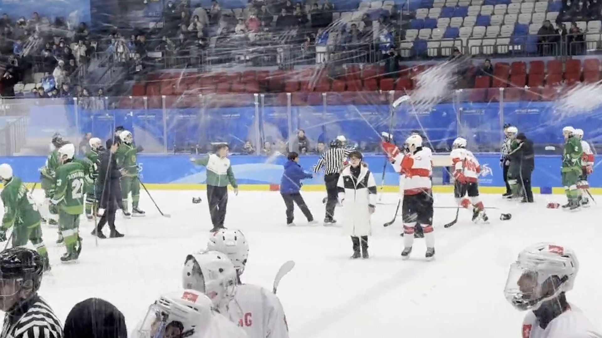 亞冬運港冰球隊勝後遭對手圍毆