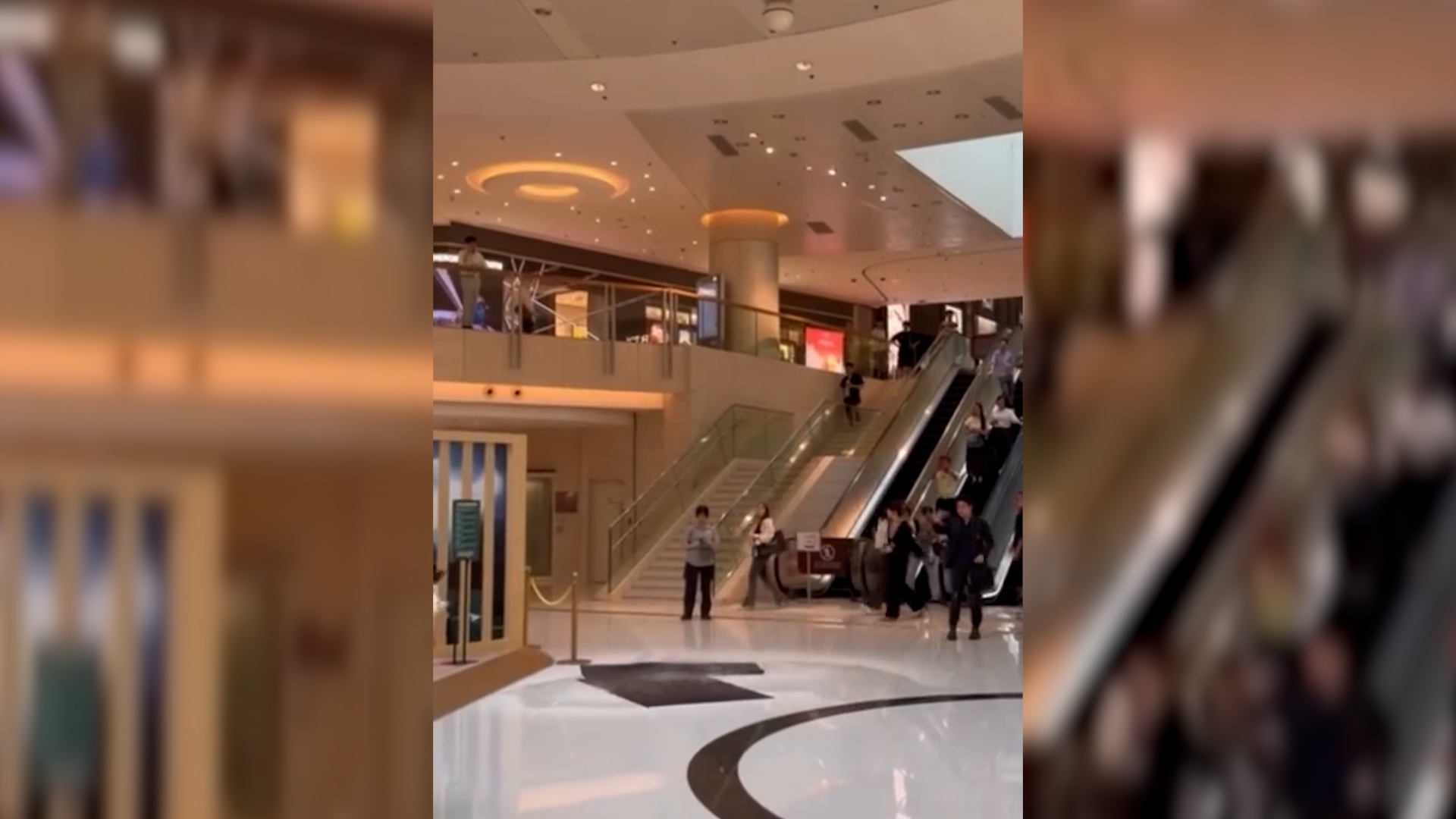 有片｜九龍站圓方商場天窗漏水　大堂變「水舞間」引旁人圍觀