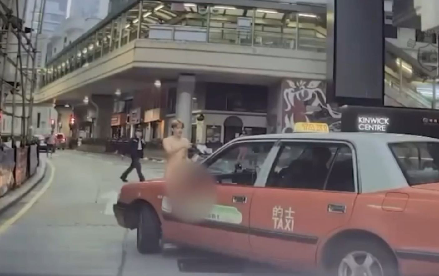 車Cam直擊｜荷里活道全裸男出沒