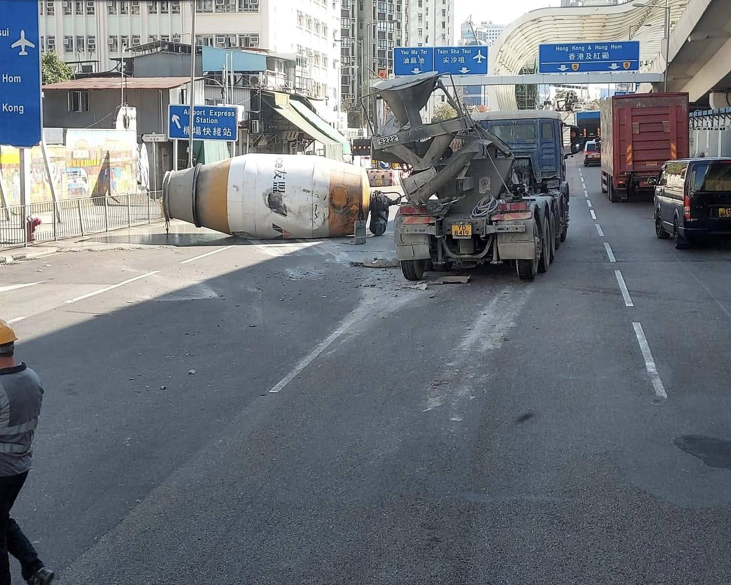 油麻地田螺車車斗甩脫卡馬路