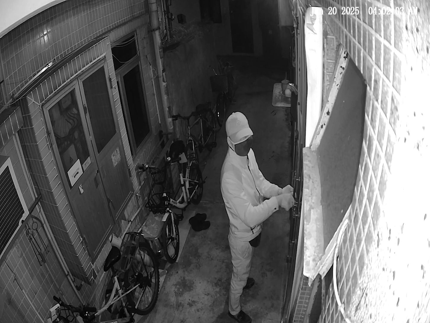 元朗廈村賊人夜潛3小時疑踩線