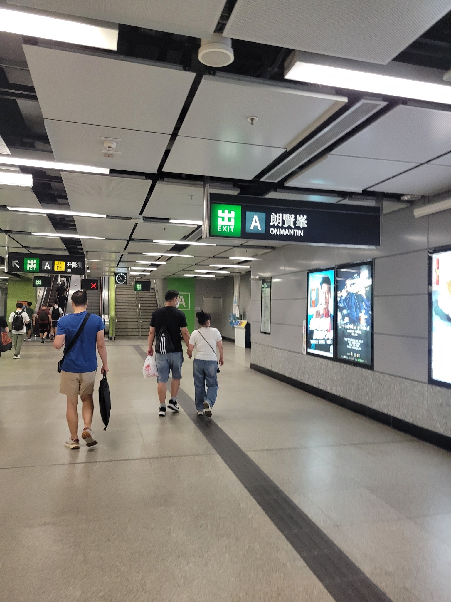 港鐵何文田站出口指示牌棄「愛民邨」名稱　改用豪宅樓名惹熱議