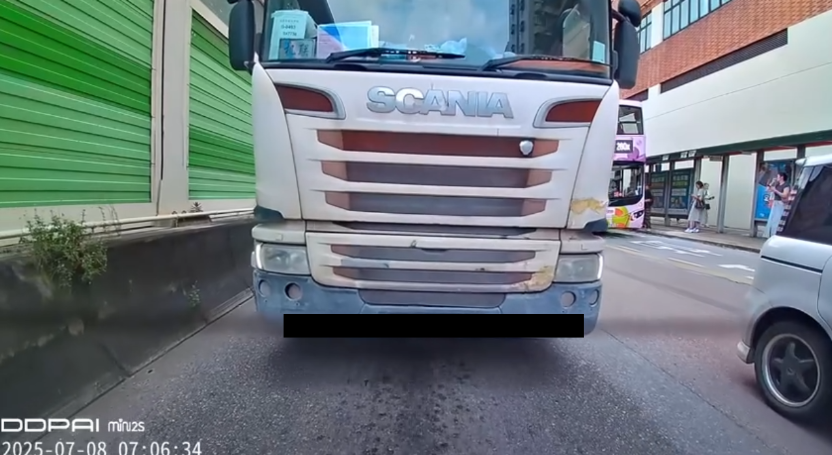 車Cam直擊|屯門私家車Cut線撼大貨車 雙方互不相讓報消防