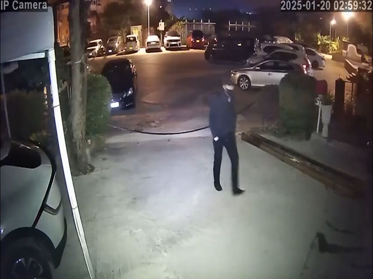 元朗廈村賊人夜潛3小時疑踩線