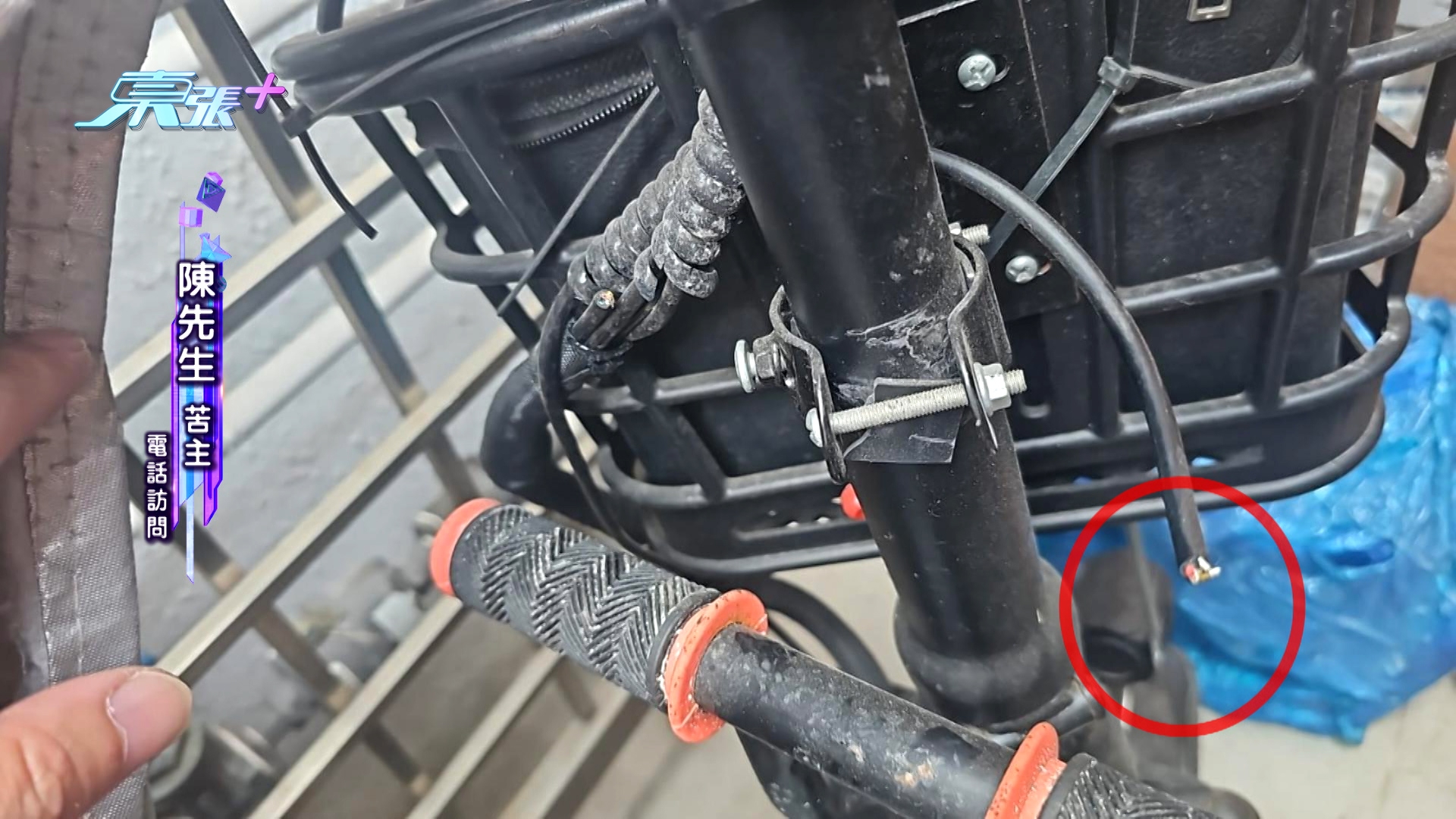 天水圍天澤邨居民陳先生向《東張西望》報料，指自己日常以單車代步出入，不過自去年起，他的單車就屢遭人破壞。