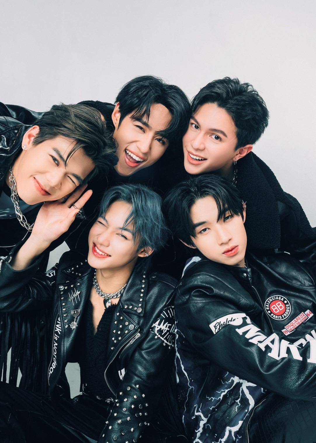 新春花車巡遊｜韓國女團Kep1er及泰國男團LYKN訪港