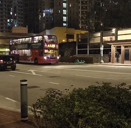 巴士迷疑為影巴士擺單車擋馬路