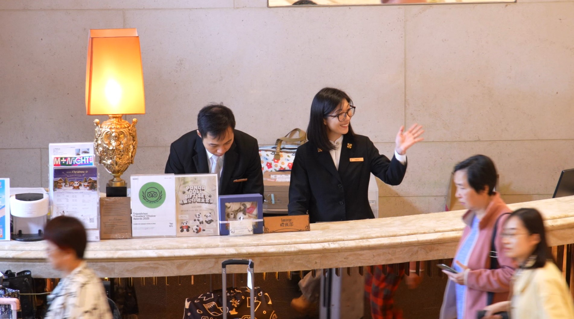 總禮賓司Kathryn，會主動和旅客傾傾計，了解他們的行程及需要。他每天會和不同酒店的住客接觸，有什麼開心事可以share給大家？