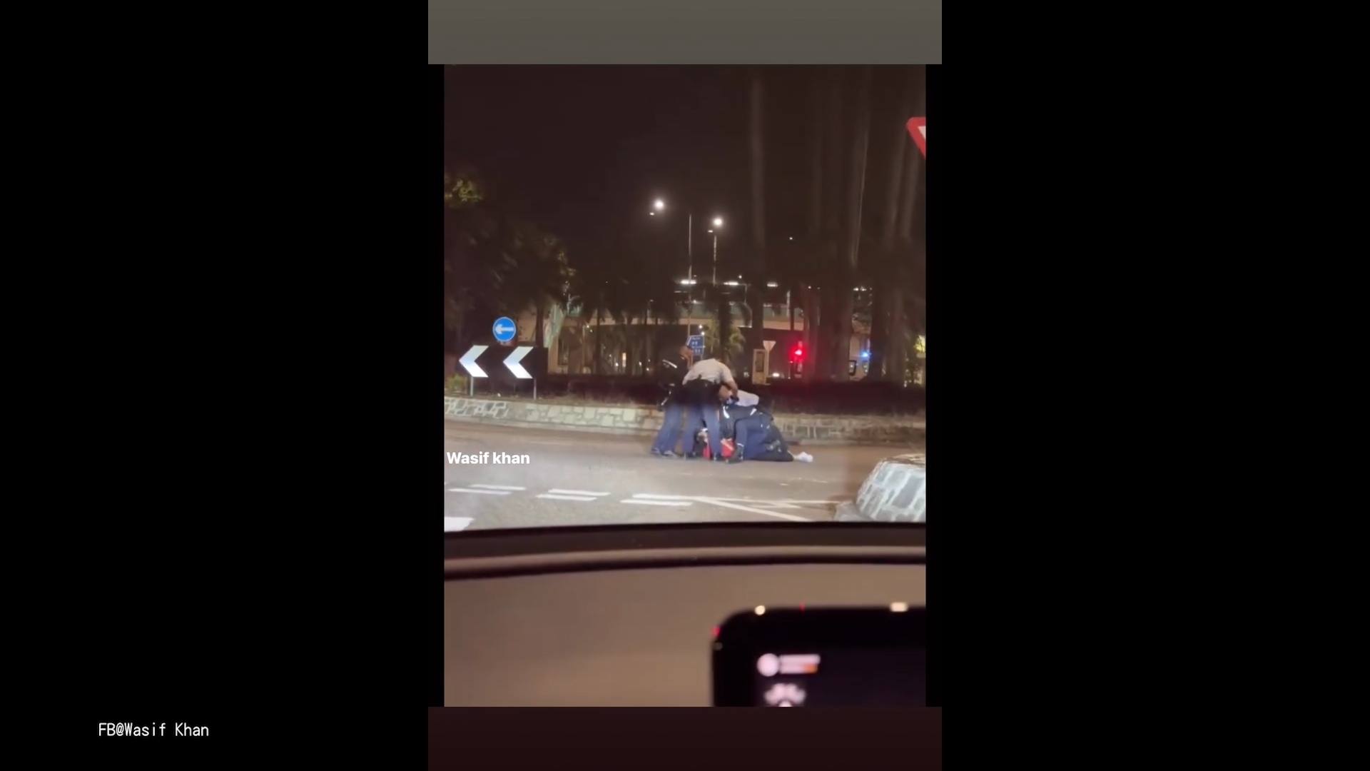 粉嶺軍地男子情緒激動衝出迴旋處　手持鐵板揮舞　有人高聲大呼「襲警」