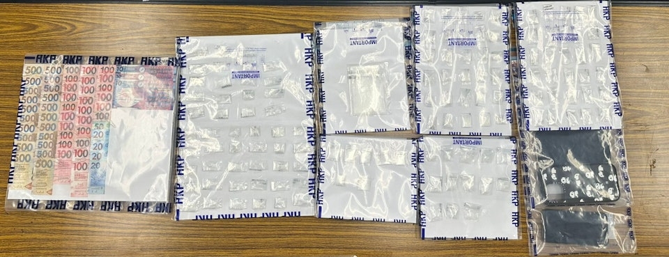 警方檢獲約47克懷疑氯胺酮（俗稱K仔）和37克懷疑霹靂可卡因，市值共約6.4萬元。（警方圖片）