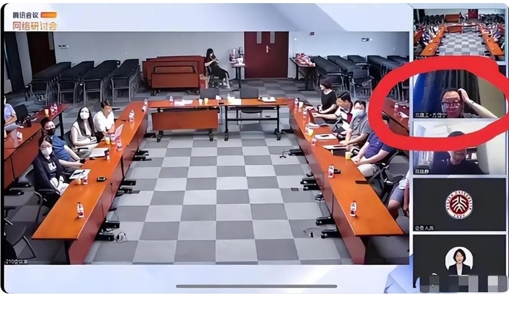方岱寧被親吻後尷尬地抓頭。網絡圖片