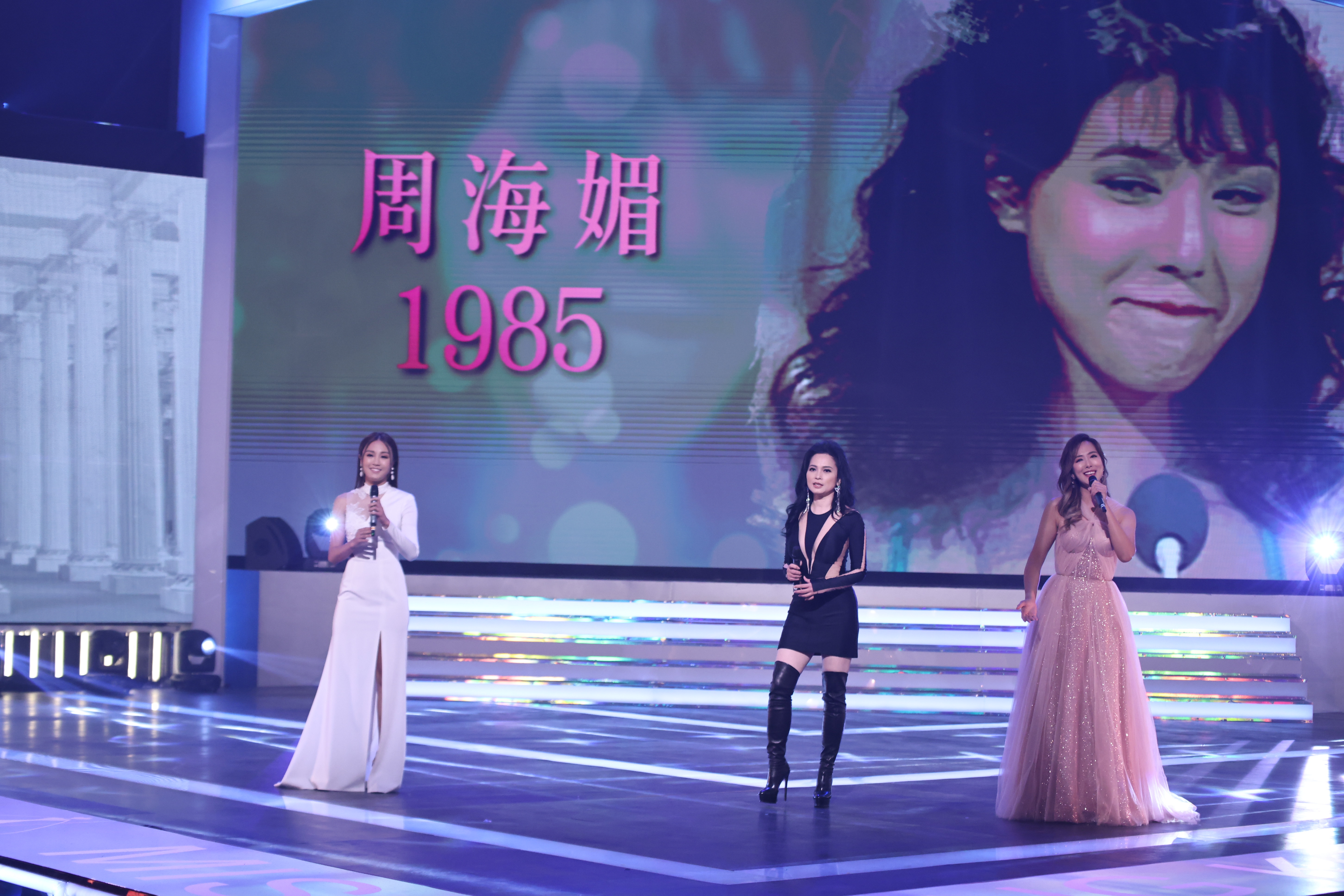 樊亦敏當晚有兩個造型，與蘇韻姿、吳幸美獻唱。